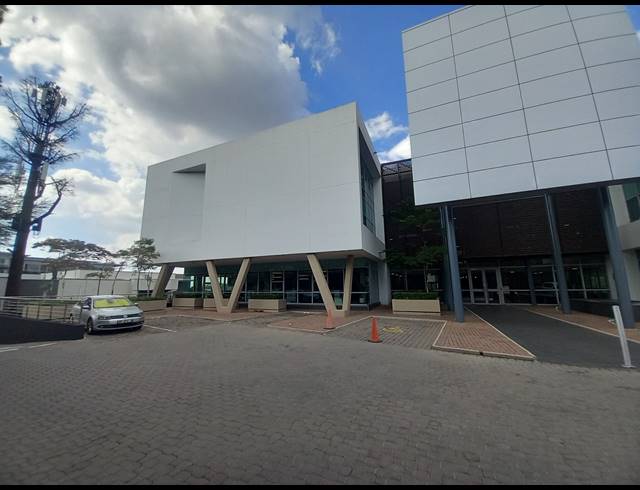 241M² OFFICE TO LET IN FOURWAYS